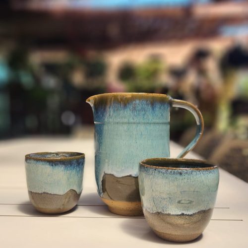 קנקן וכוסות בינוניות